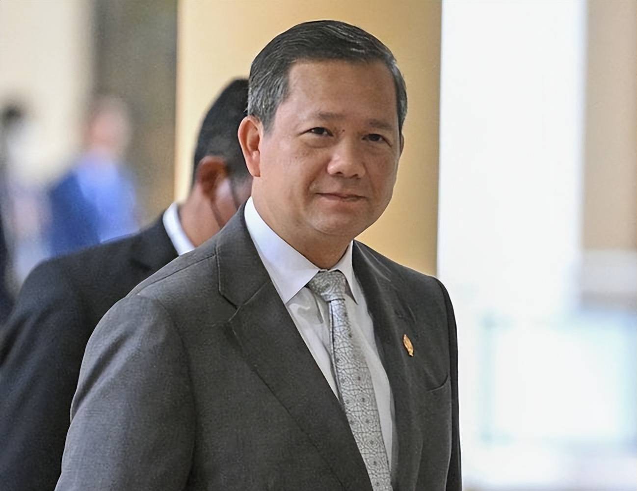 0万援助送到王毅当面对柬提出两个要求不朽情缘MG泰柬停火第二