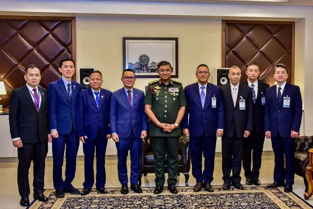 0万援助送到王毅当面对柬提出两个要求不朽情缘MG泰柬停火第二天中方200(图13)